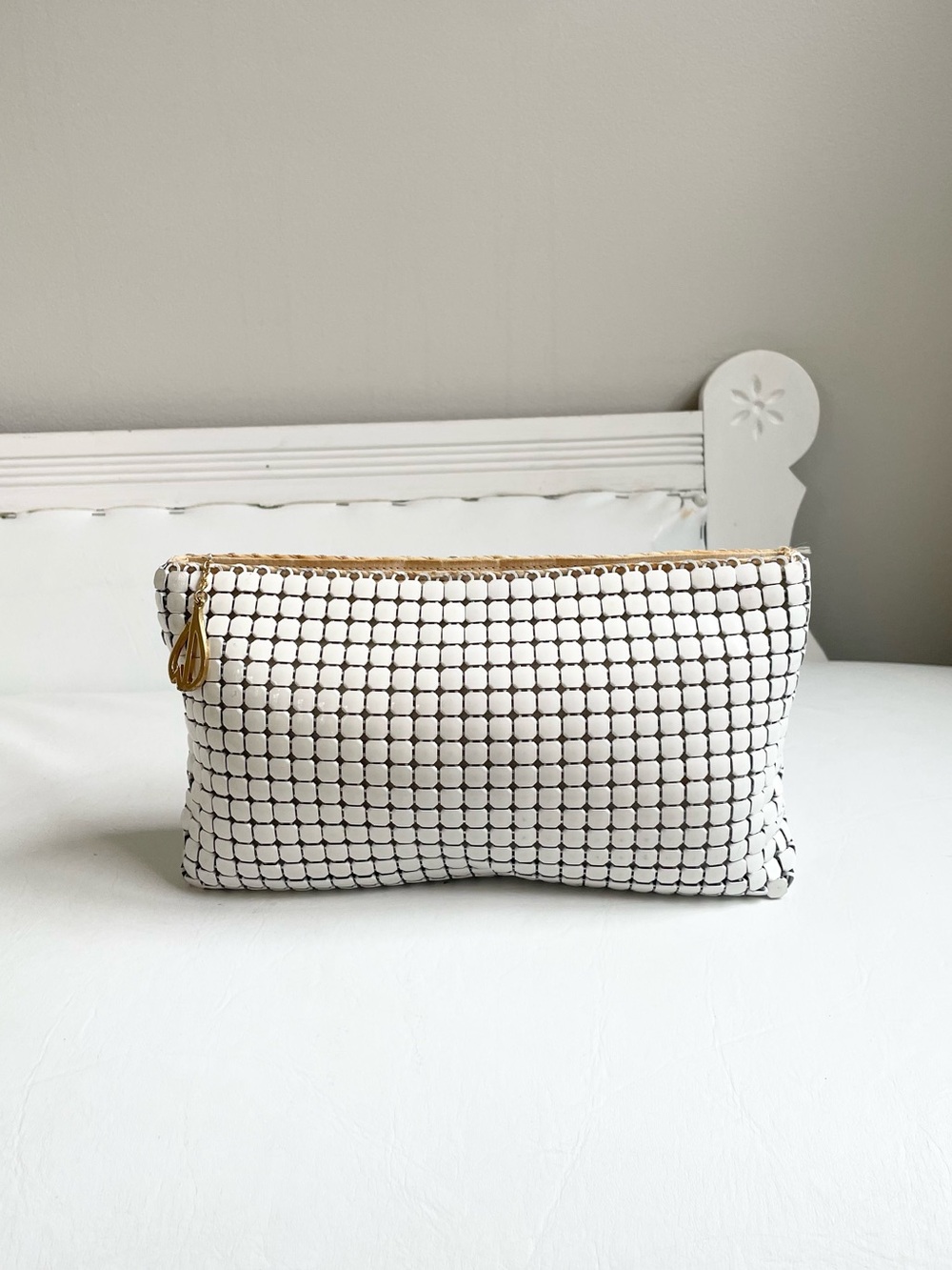 WHITING & DAVIS WHITE LARGE MESH METAL  FABRIC INTERIOR ZIPPER